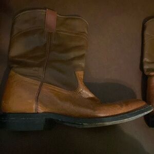 Men’s 9.5 cowboy boots!